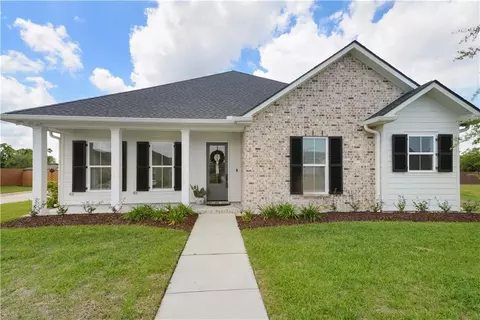310 Belle Ormond Cir, Destrehan, LA 70047