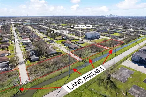 4950 Citrus Dr, New Orleans, LA 70127