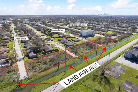 4950 Eunice Dr, New Orleans, LA 70127