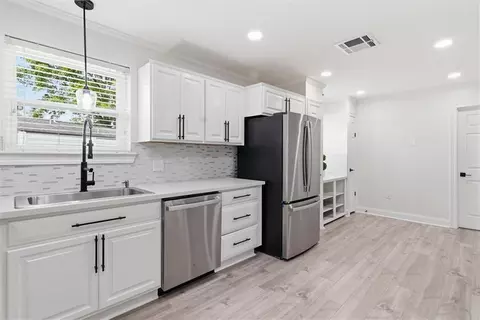 Kitchen - 4 Billyday Ave, Kenner, LA 70065 photo 2 of 2
