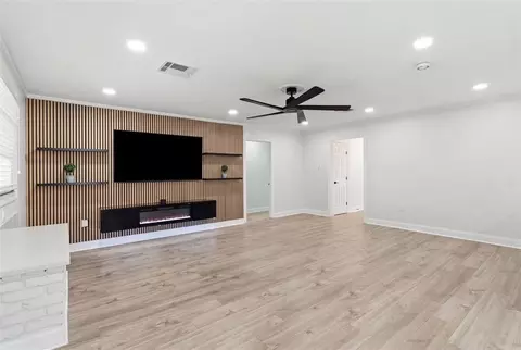 Living - 4 Billyday Ave, Kenner, LA 70065 photo 5 of 7