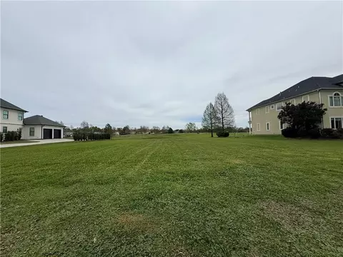 9 Eagle Point Ln, New Orleans, LA 70131