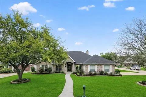 145 Lakewood Dr, Laplace, LA 70068