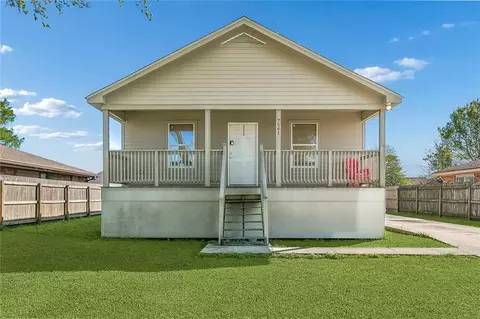 7541 Crestmont Rd, New Orleans, LA 70126