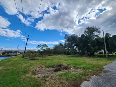 3162 Virginia St, Kenner, LA 70065