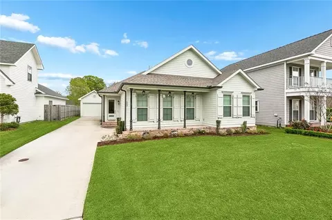 253 Oak Dale Dr, Gretna, LA 70056