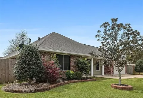 11497 Autumn Brook Dr, Ponchatoula, LA 70454