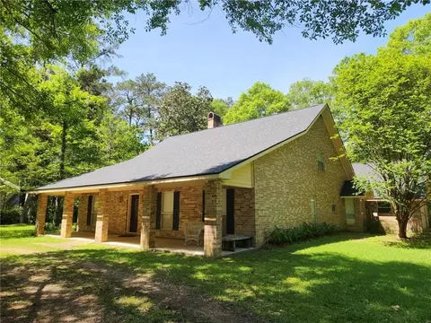 Exterior - 33 Elizabeth Dr, Covington, LA 70435 photo 9 of 11