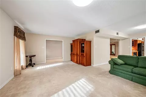 Living - 33 Elizabeth Dr, Covington, LA 70435 photo 7 of 7