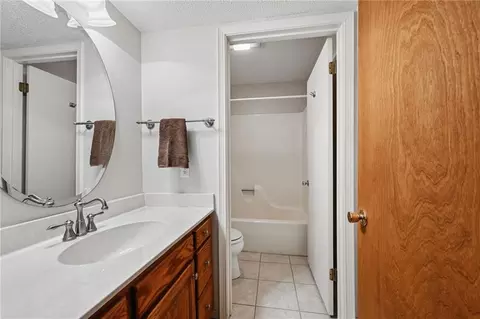 Bath - 33 Elizabeth Dr, Covington, LA 70435 photo 4 of 4