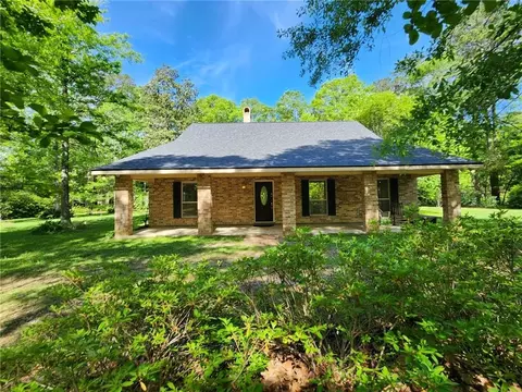 Exterior - 33 Elizabeth Dr, Covington, LA 70435 photo 1 of 11