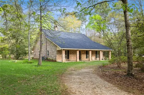 Exterior - 33 Elizabeth Dr, Covington, LA 70435 photo 10 of 11