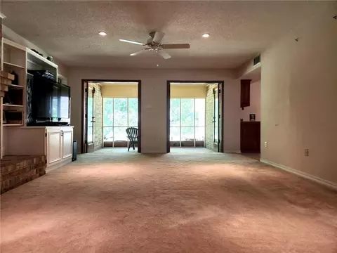 Living - 33 Elizabeth Dr, Covington, LA 70435 photo 4 of 7