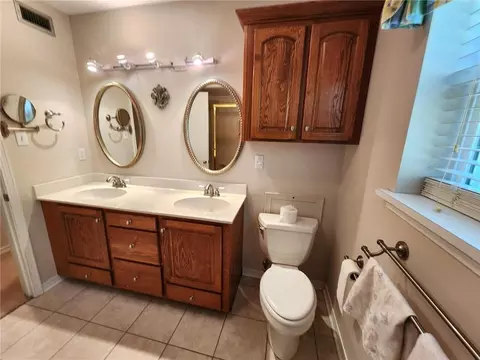 Bath - 33 Elizabeth Dr, Covington, LA 70435 photo 2 of 4