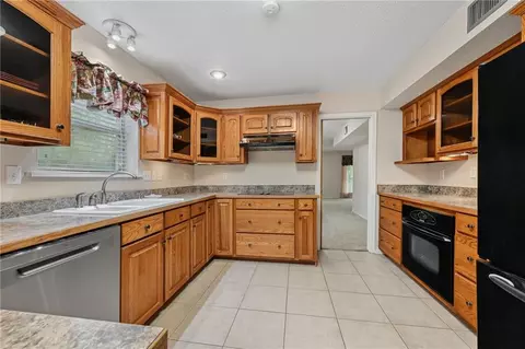 Kitchen - 33 Elizabeth Dr, Covington, LA 70435 photo 1 of 3