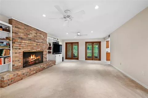 Living - 33 Elizabeth Dr, Covington, LA 70435 photo 1 of 7