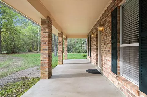 Exterior - 33 Elizabeth Dr, Covington, LA 70435 photo 2 of 11