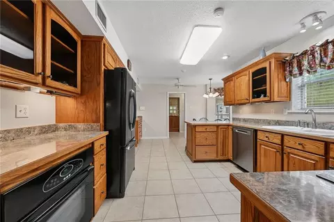 Kitchen - 33 Elizabeth Dr, Covington, LA 70435 photo 2 of 3
