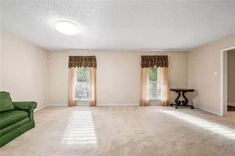 Living - 33 Elizabeth Dr, Covington, LA 70435 photo 6 of 7