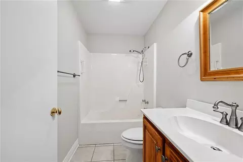 Bath - 33 Elizabeth Dr, Covington, LA 70435 photo 3 of 4