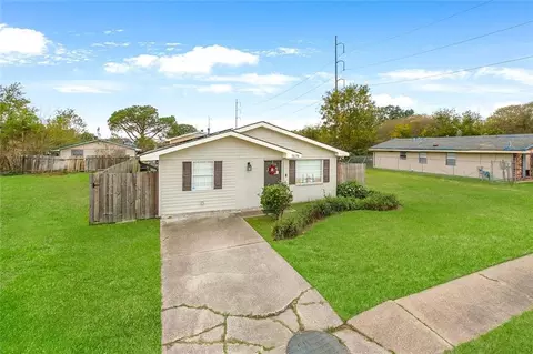 7678 Shorewood Blvd, New Orleans, LA 70128