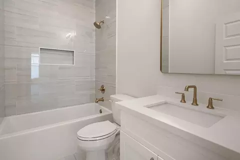 Bath - 1312 W 24th Ave, Covington, LA 70433 photo 3 of 3