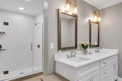 Bath - 39 E Levert Dr, Luling, LA 70070 photo 2 of 4