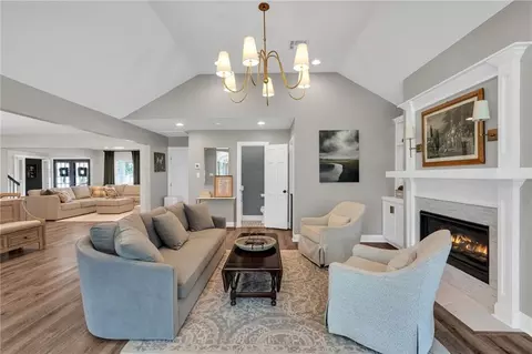 Living - 39 E Levert Dr, Luling, LA 70070 photo 3 of 4