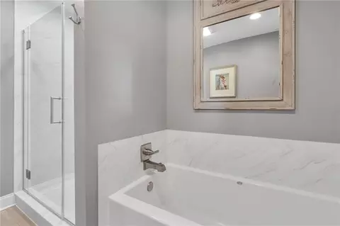 Bath - 39 E Levert Dr, Luling, LA 70070 photo 3 of 4