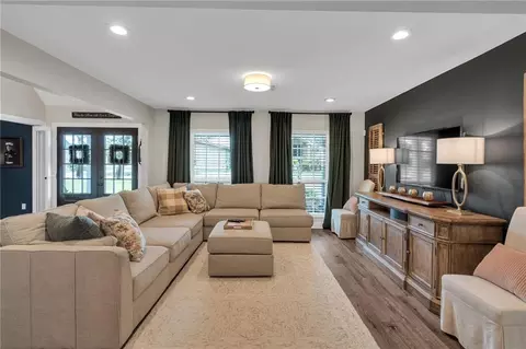 Living - 39 E Levert Dr, Luling, LA 70070 photo 1 of 4