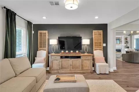 Living - 39 E Levert Dr, Luling, LA 70070 photo 2 of 4