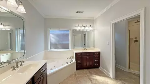 Bath - 1113 Clipper Dr, Slidell, LA 70458 photo 1 of 4