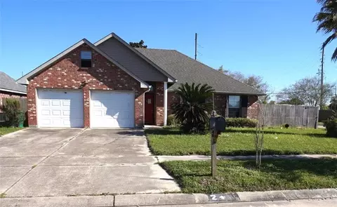 2 Tuscany Dr, Laplace, LA 70068