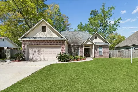 221 Chestnut St, Mandeville, LA 70471