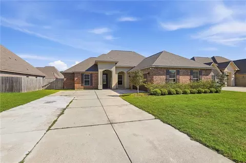 20291 Long Lake Dr, Hammond, LA 70403