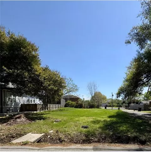 2701 Jackson Blvd, Chalmette, LA 70043