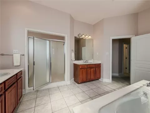 Bath - 520 Carr Dr, Slidell, LA 70458 photo 2 of 4