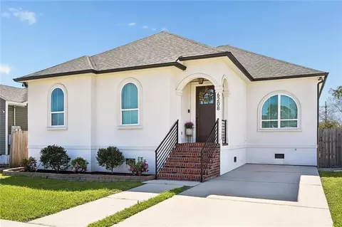 6208 Marigny St, New Orleans, LA 70122