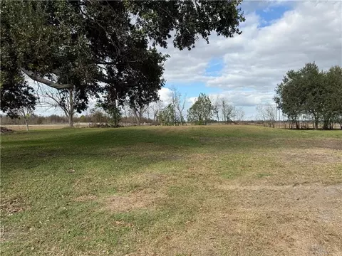 101 Luke Dr, Des Allemands, LA 70030