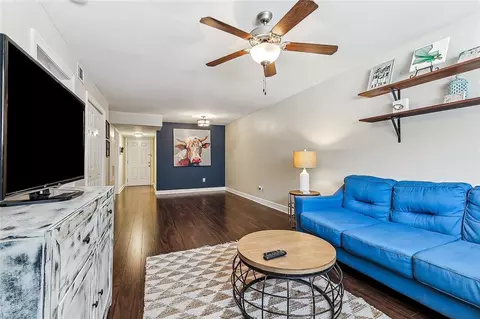 500 Lake Marina Ave #220, New Orleans, LA 70124