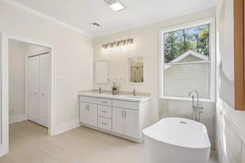 Bath - 9 Glen Loop, Covington, LA 70435 photo 2 of 6