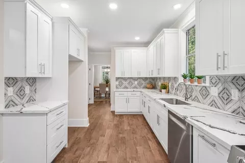 Kitchen - 9 Glen Loop, Covington, LA 70435 photo 2 of 2