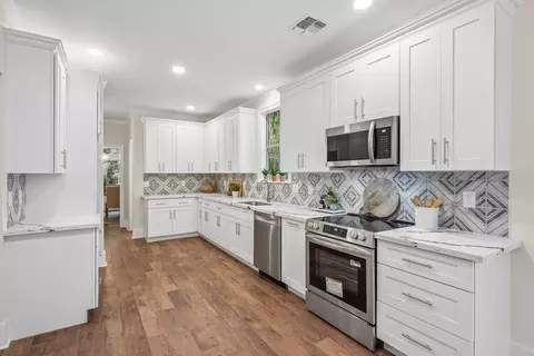 Kitchen - 9 Glen Loop, Covington, LA 70435 photo 1 of 2