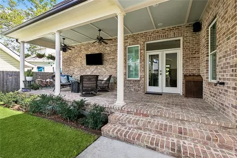 Exterior - 8900 Ormond Pl, River Ridge, LA 70123 photo 3 of 5