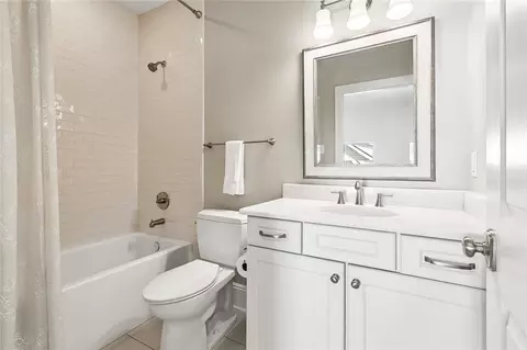 Bath - 8900 Ormond Pl, River Ridge, LA 70123 photo 5 of 6