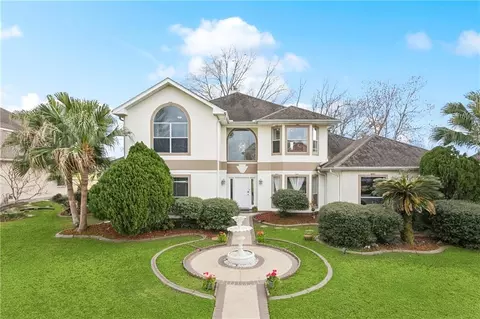 1320 Lake Louise Dr, Gretna, LA 70056