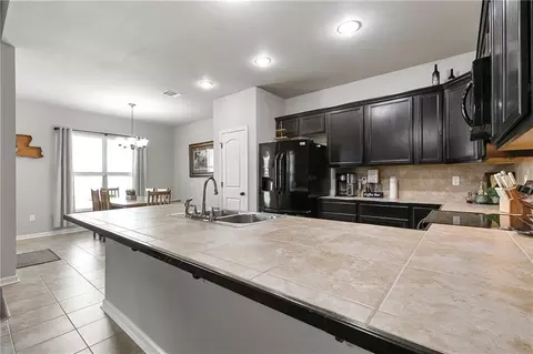 Kitchen - 1028 E Creek Ct, Covington, LA 70435 photo 2 of 2