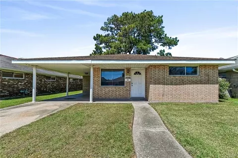 2428 Charles Dr, Chalmette, LA 70043