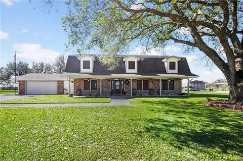 306 E Woodlawn Ranch Rd, Houma, LA 70363