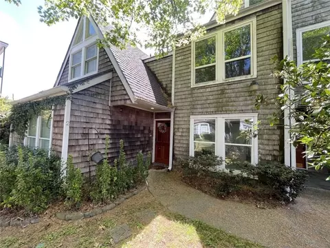 2 Spinnaker Ln, New Orleans, LA 70124